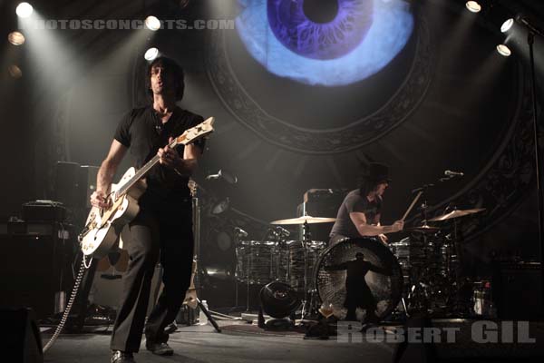 THE DEAD WEATHER - 2010-06-30 - PARIS - Le Bataclan - John Anthony Gillis [Jack White] - Dean Anthony Fertita